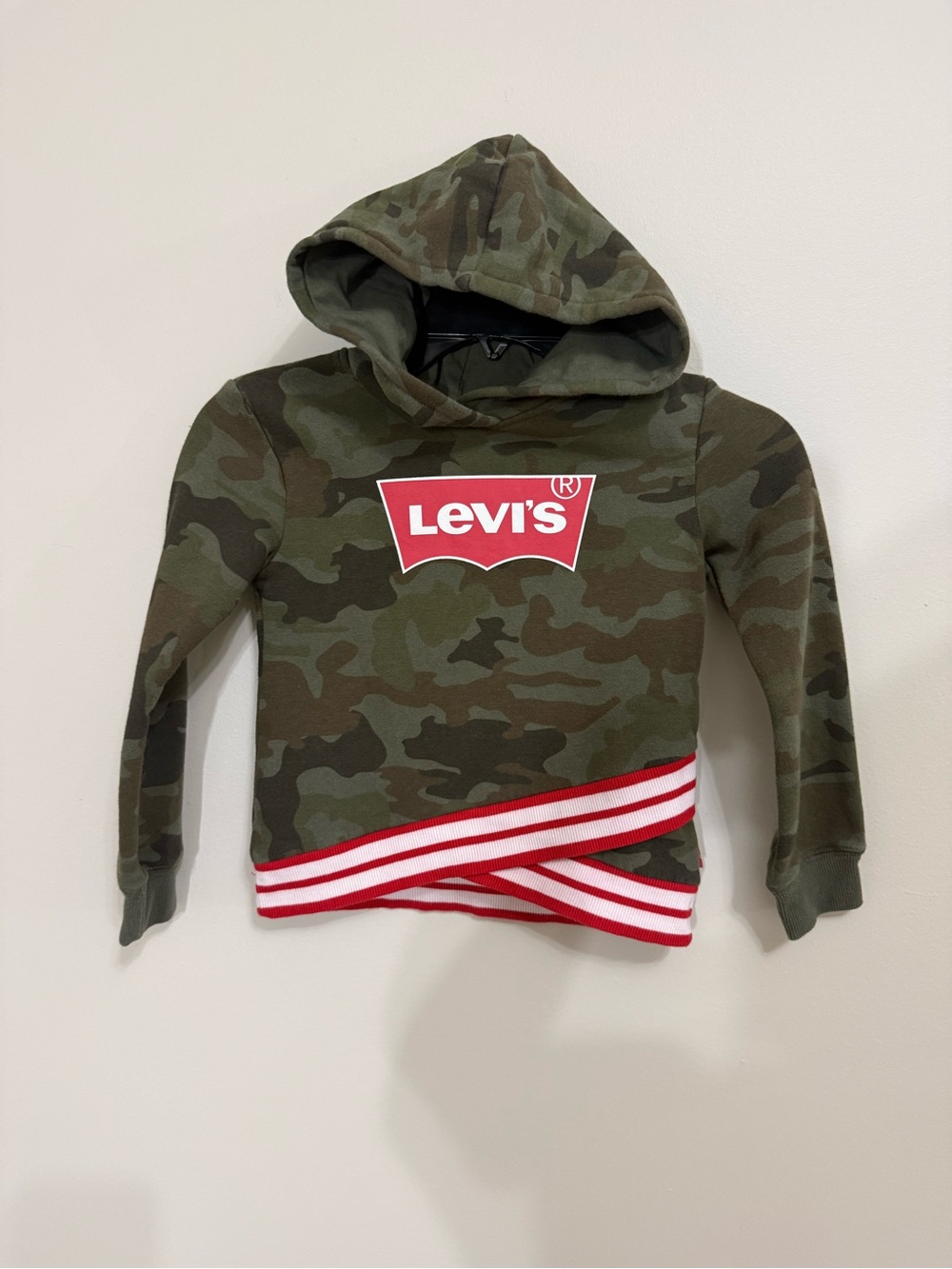 Levi’s  Boys Size 4-5T  Pullover Hoodie Sweater Green Red Camouflage Logo EUC